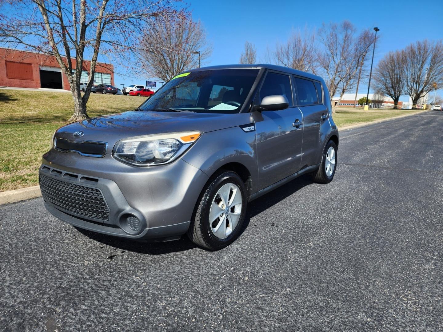 2016 Gray /Gray Kia Soul Base (KNDJN2A2XG7) with an 1.6 4cyl. engine, Automatic transmission, located at 1221 Madison St., Shelbyville, TN, 37160, (931) 680-9439, 0.000000, 0.000000 - Photo#0